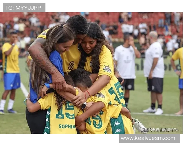 足球传奇球星离世瞬间回顾 感动无数球迷泪目瞬间再现